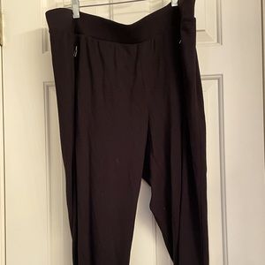 Torrid black joggers with zip pockets size 2